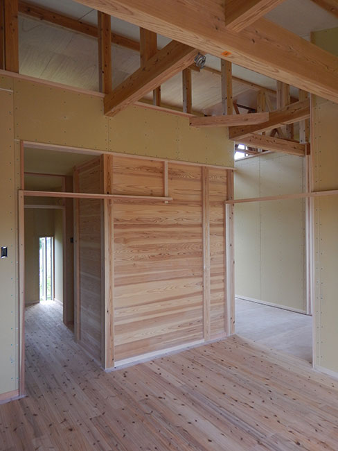 沖縄県 木造住宅山小屋風の内装